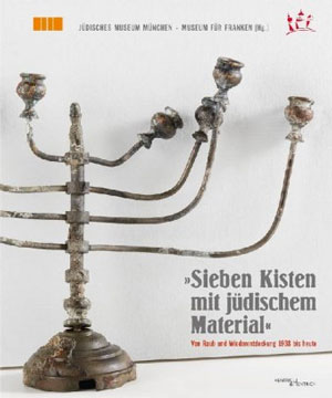 Plakat zur Ausstellung Sieben Kisten jüdischen Materials