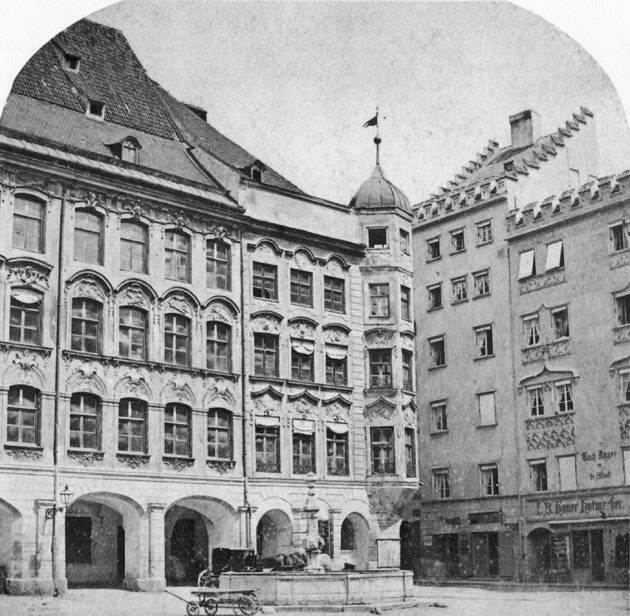 Fischbrunnen am Marienplatz um 

1860