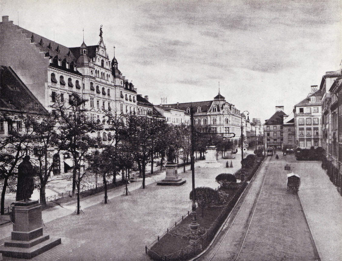 Promenadeplatz