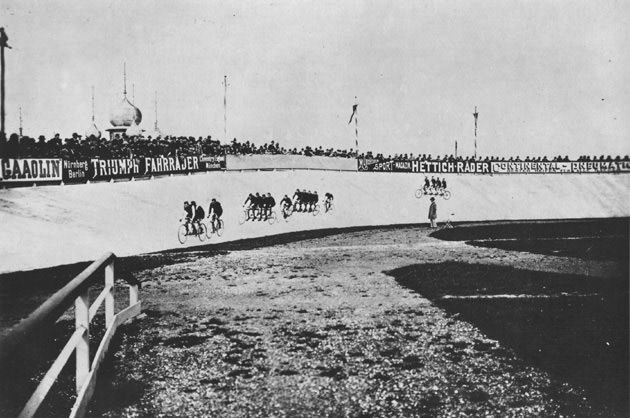Ein Radrennen im Volksgarten Nymphenburg