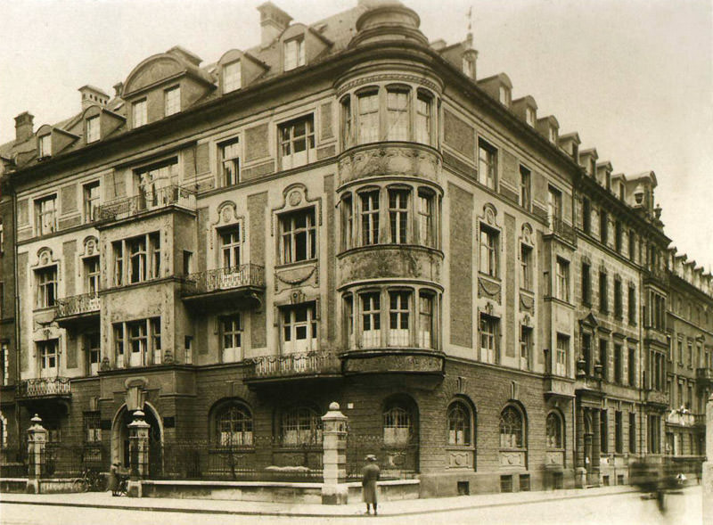 Eckhaus an 

der Türken-/Prinz-Ludwigstraße