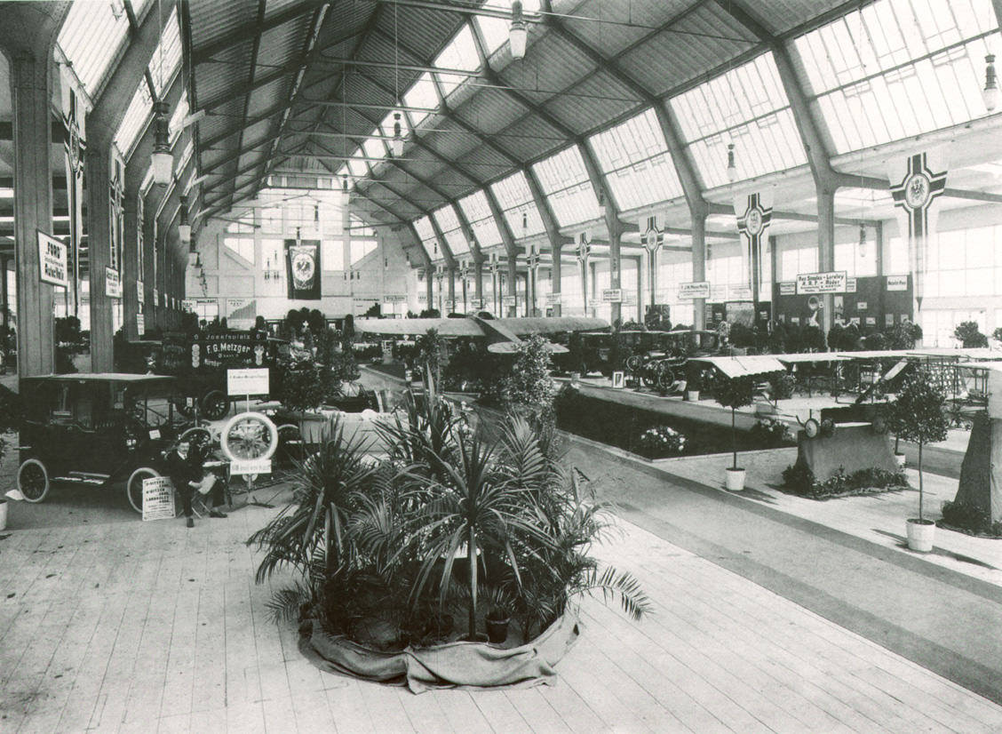 Autoausstellung auf dem 

Messegelände