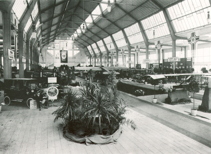 Autoausstellung auf dem 

Messegelände