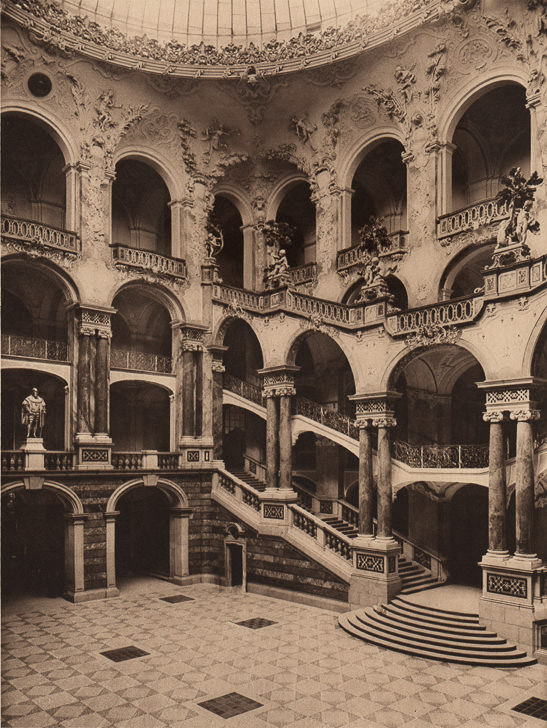 Lichthof im Justizpalast um 1910