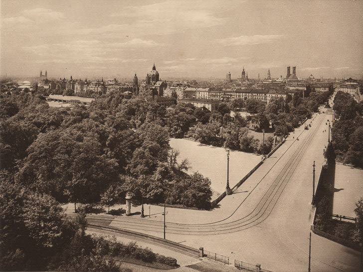 Blick vom Maximilianeum auf die Stadt um 1910