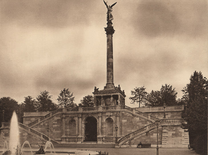 Friedensdenkmal auf der Prinzregenten Terrasse um 