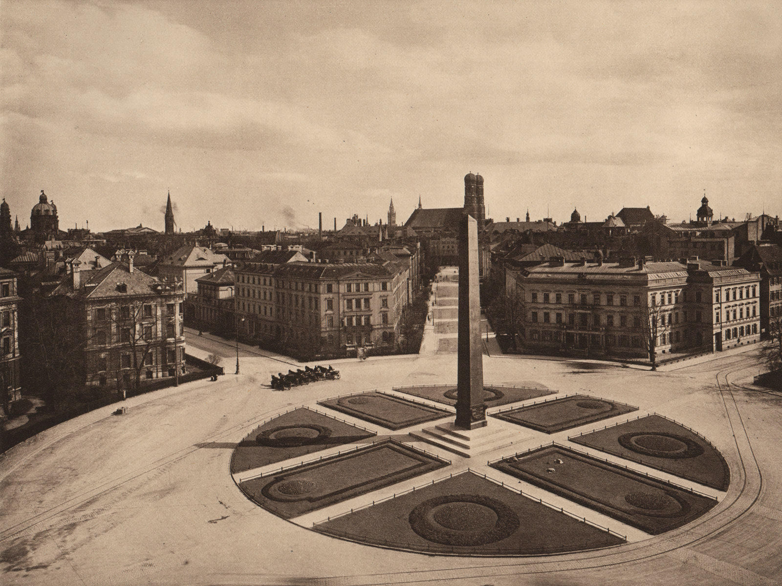 Karolinenplatz und Obelisk um 1910