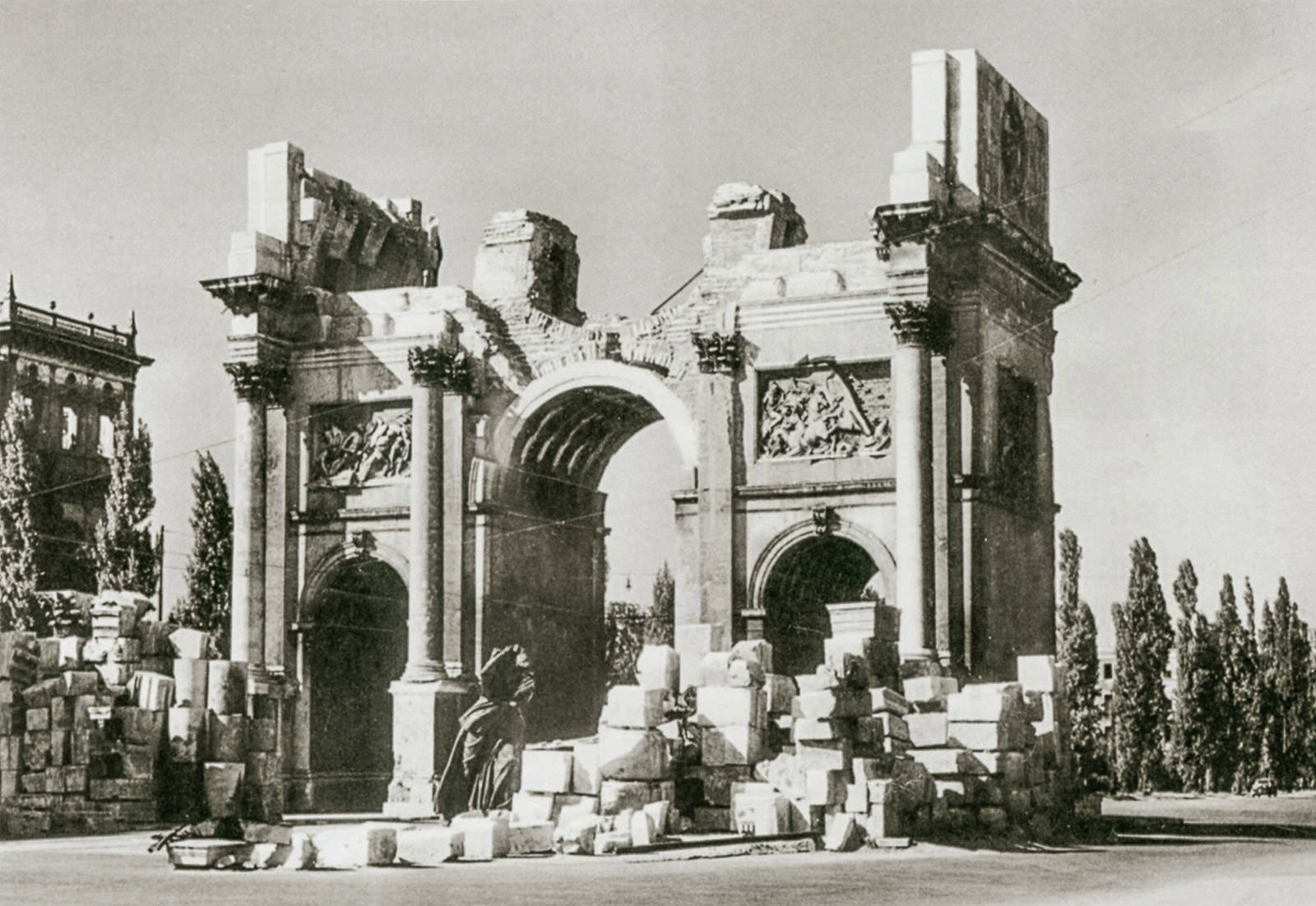 Siegestor 1945