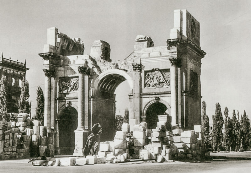 Siegestor 1945