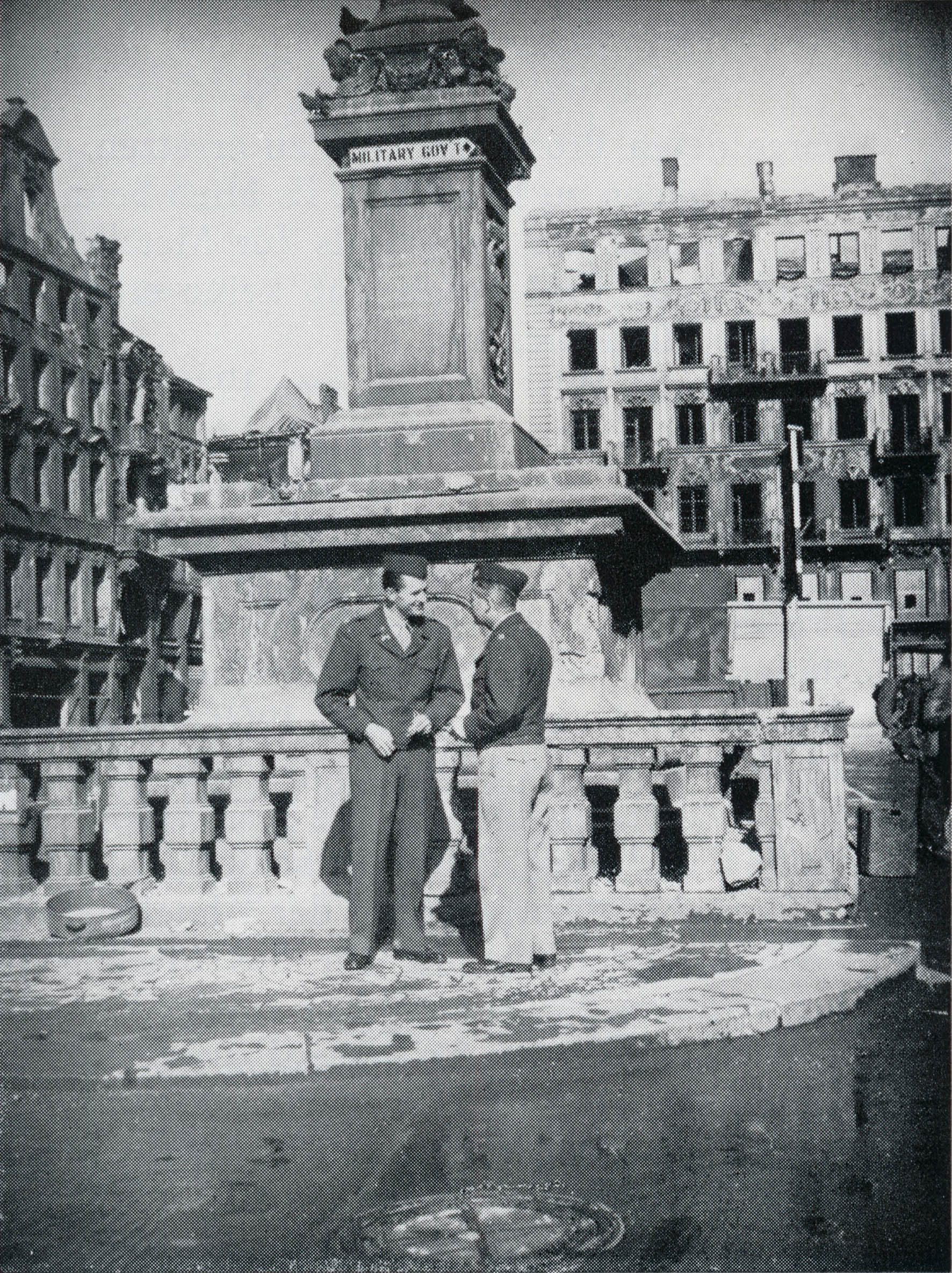 Die Mariensäule im (ommer 1945