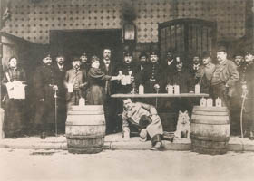  - Letzter Abend einer Stammtischgesellschaft im Jahre 1896 im alten Hofbräuhaus