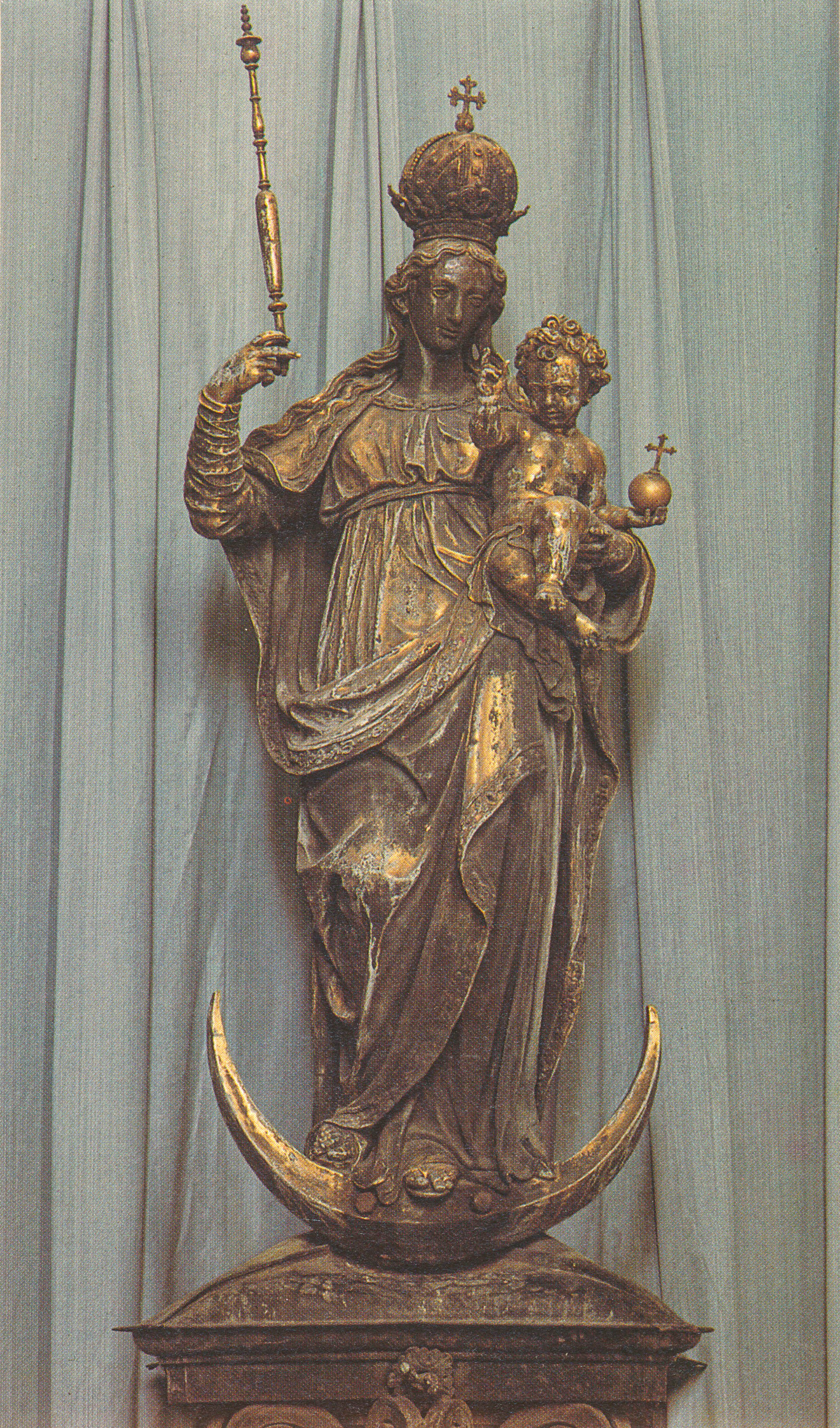 Die Muttergottes der Mariensäule während ihrer Verwahrung im Münchner Dom