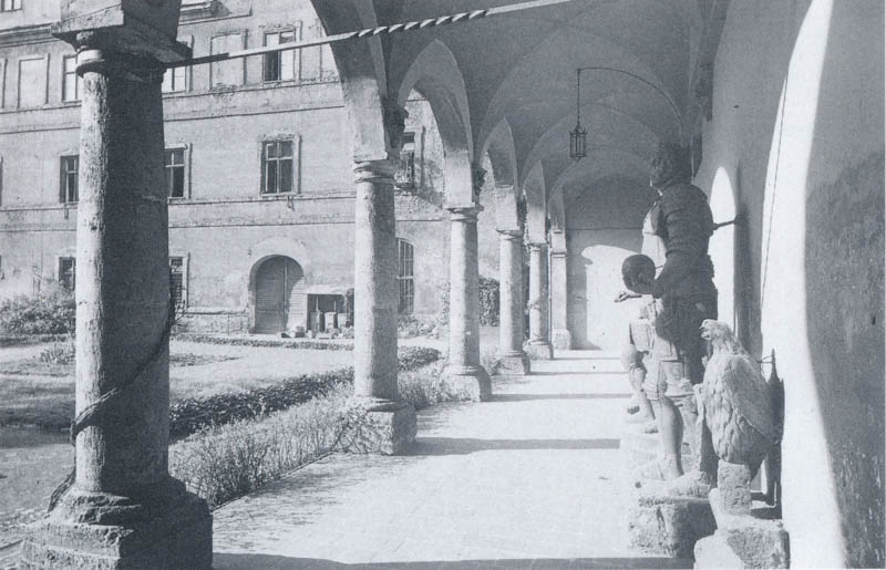 Ehem. Jesiutenkolleg, Akademiehof, Loggia