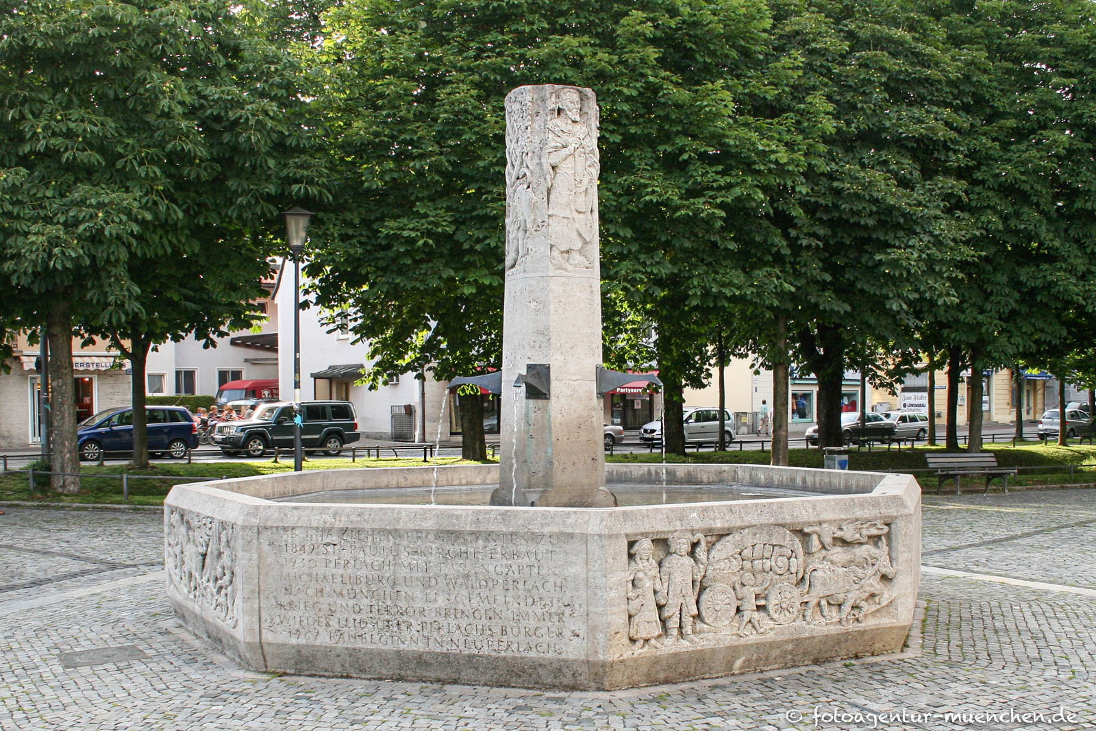 Perlacher Geschichtsbrunnen