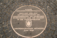 Gedenktafel Fußgängerzone – Foto aus München
