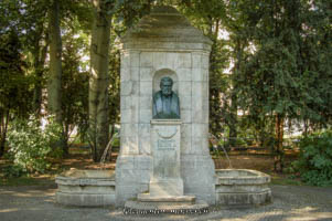Gedenkbrunnen - Friedrich Bezold – Foto aus München