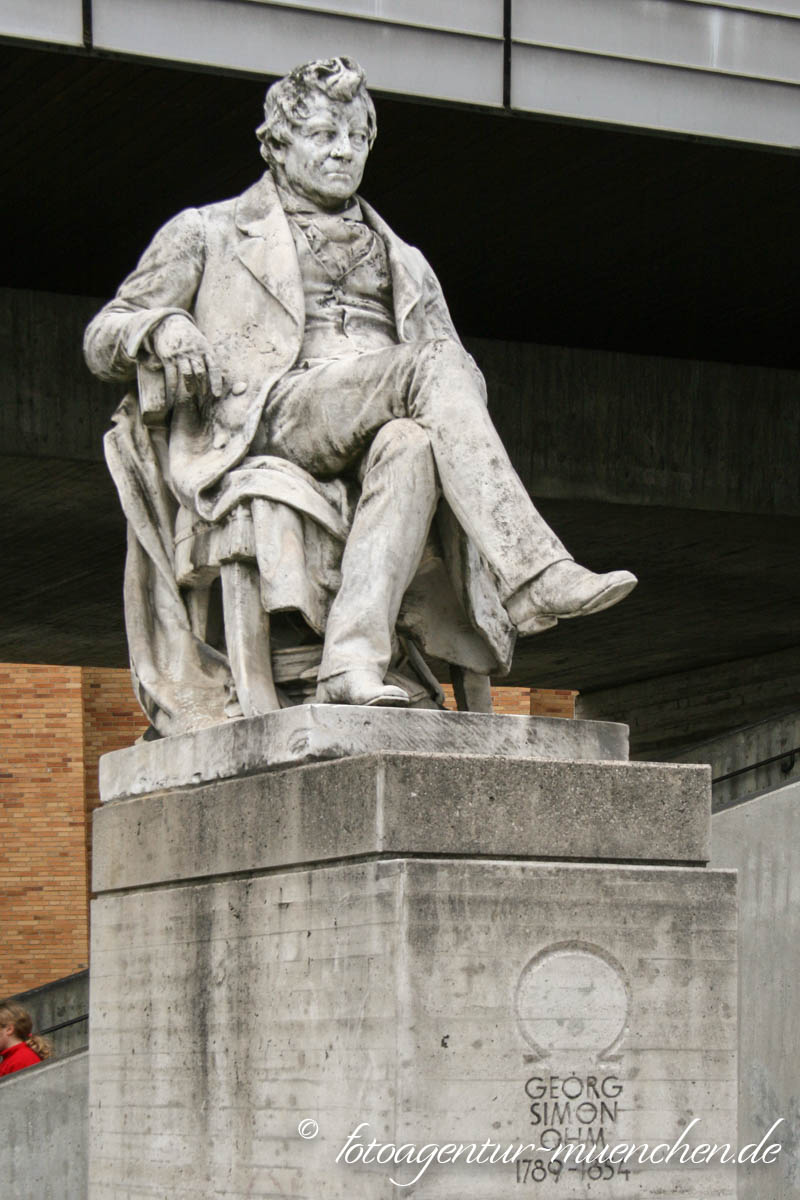 Georg Simon Ohm – Denkmal/Kunstwerk in München