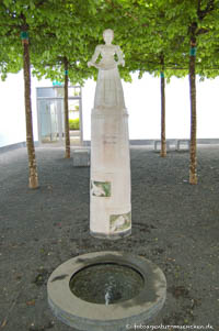 Gerhard Willhalm – Tauben-Marie-Brunnen