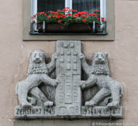 Neubauer-Woerner Marlene - Löwen an der Donislfassade
