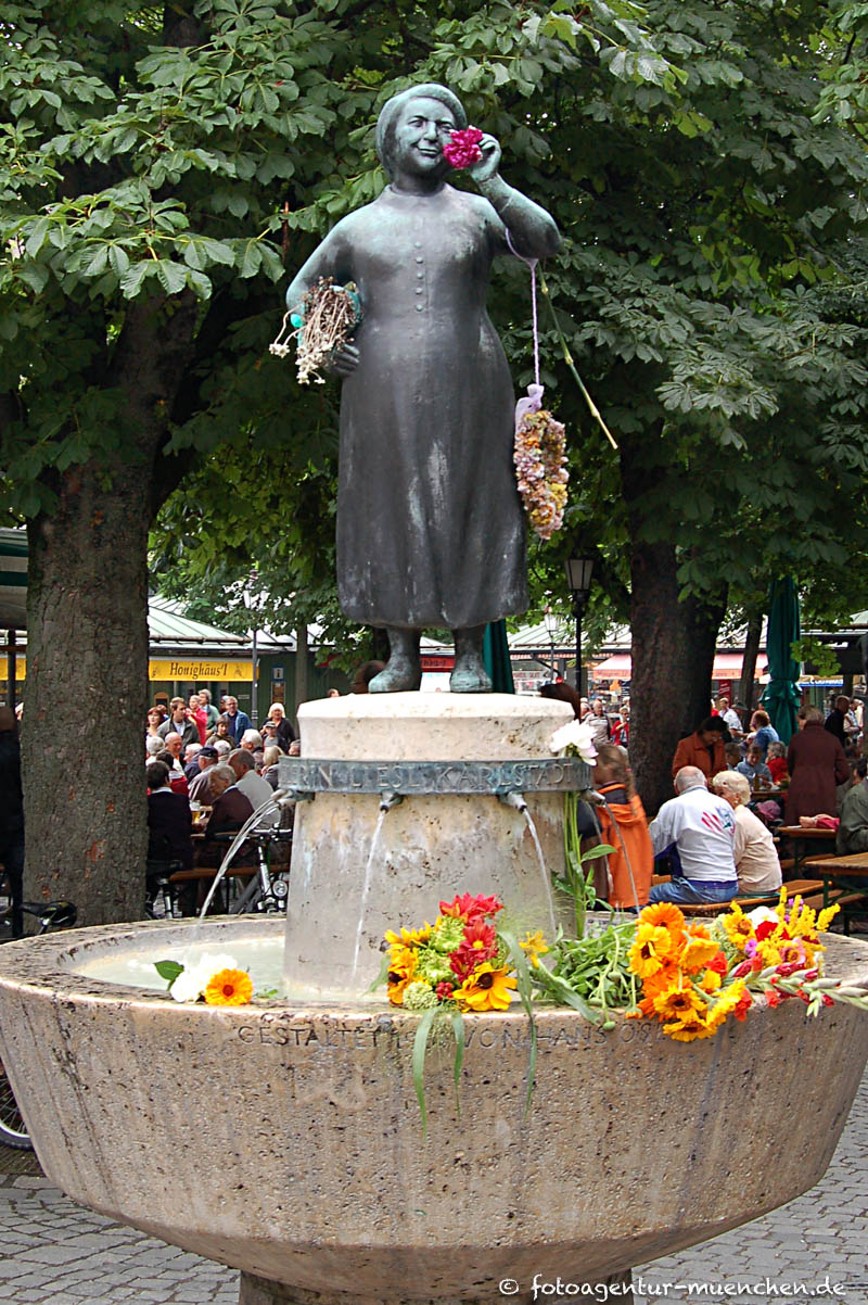 Liesl-Karlstadt-Brunnen – Denkmal/Kunstwerk in München