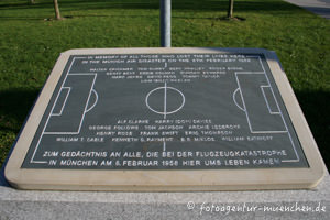 Gedenktafel - Flugzeugabsturz – Foto aus München