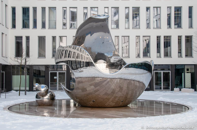 „Airborne“ – Denkmal/Kunstwerk in München