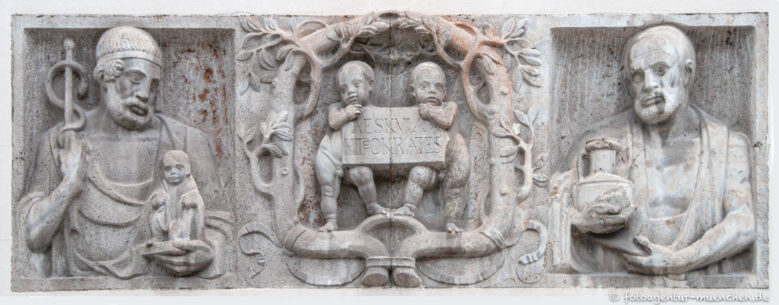 Poliklinik - Relief Aeskulap und Hippokrates