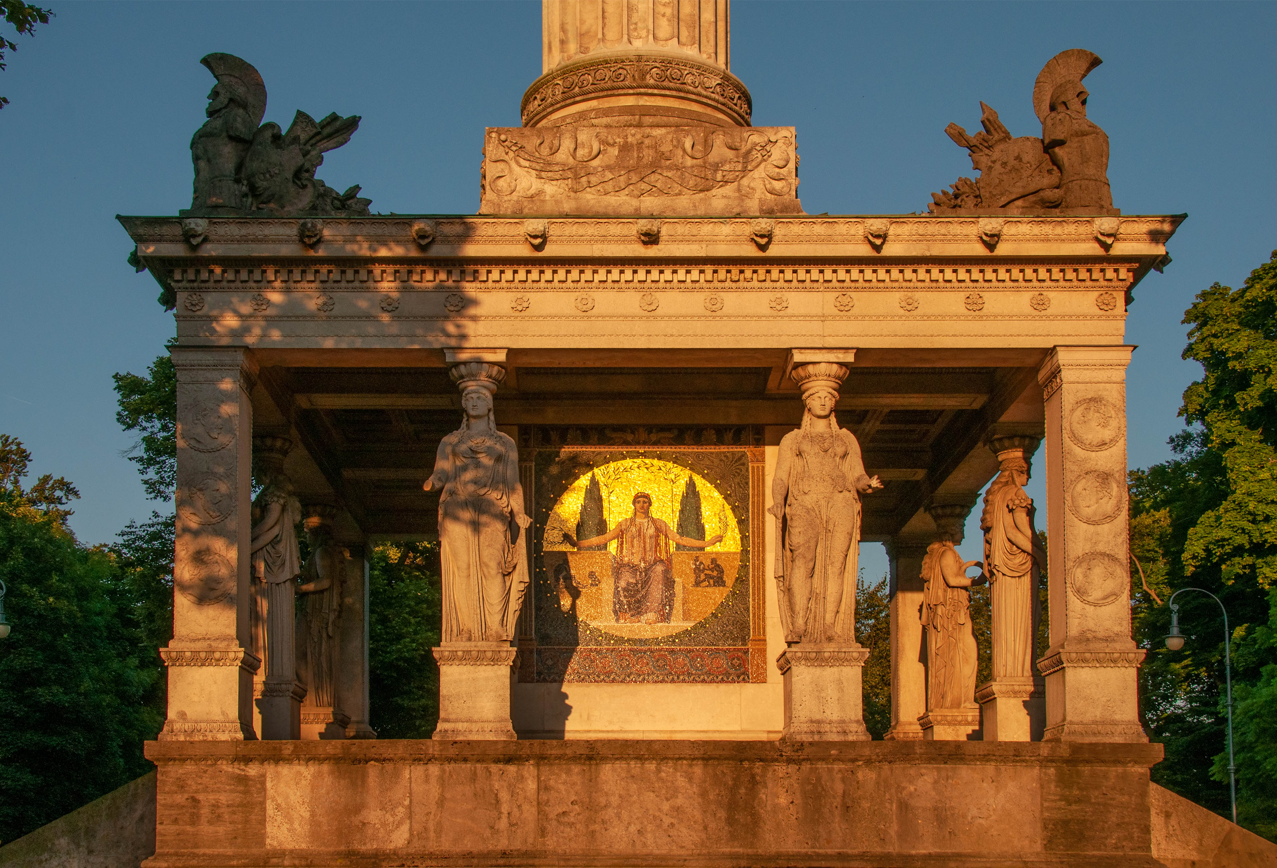 Friedensdenkmal auf der Prinzregenten Terrasse um  – Foto aus München