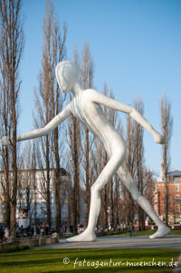 Borofsky Jonathan - »Walking Man«