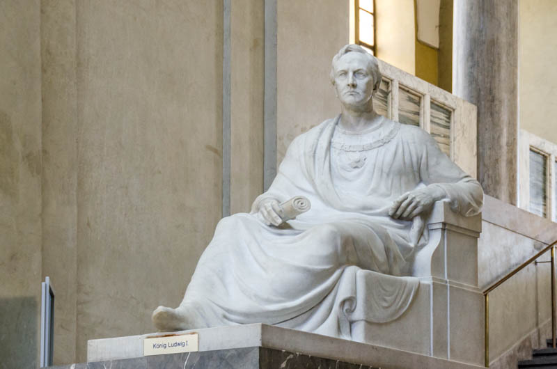 Sitzfigur - König Ludwig I. – Denkmal/Kunstwerk in München