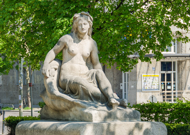 Najade - Brunnen am Orleansplatz – Denkmal/Kunstwerk in München