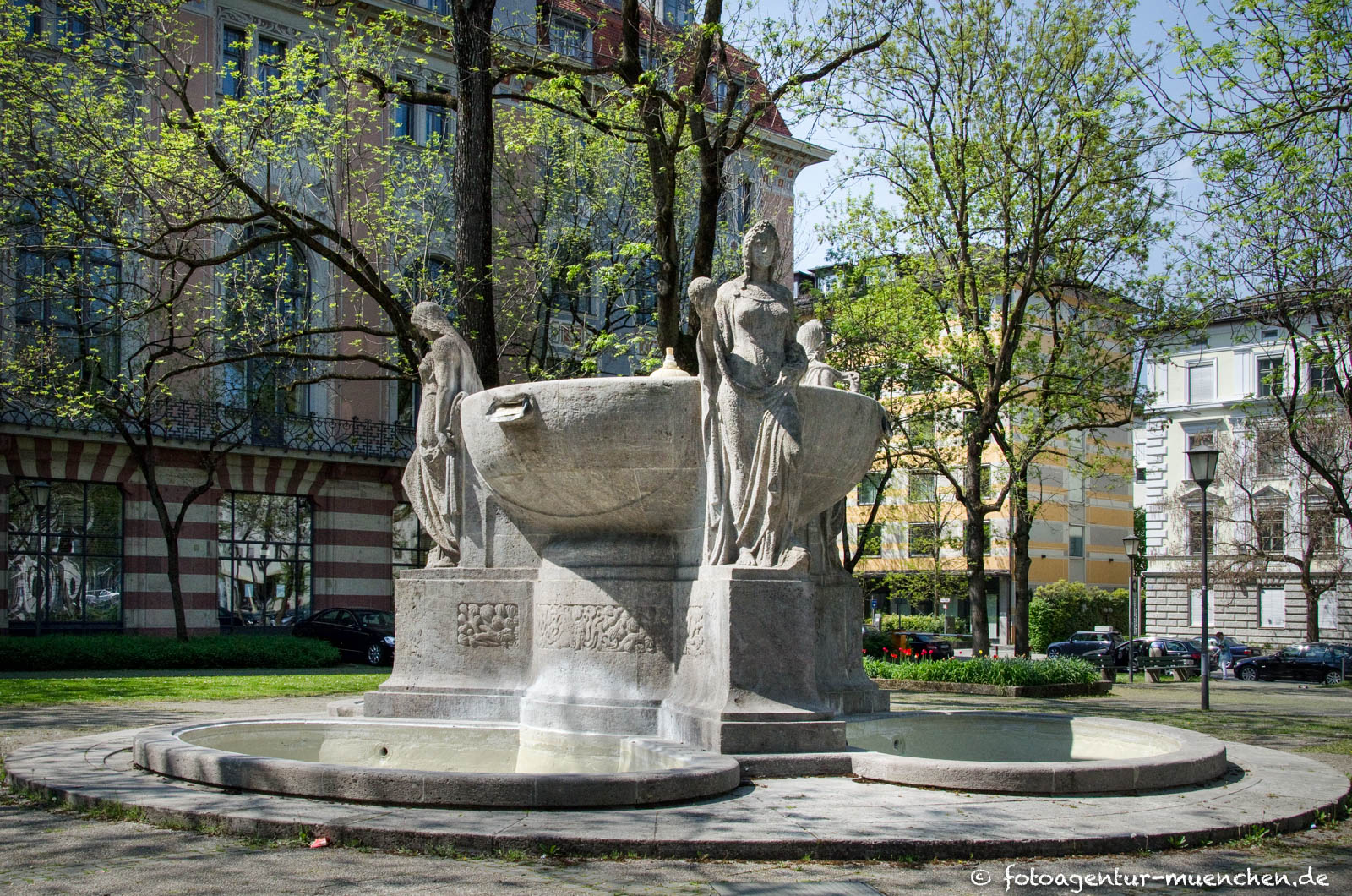 Nornenbrunnen