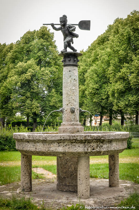 Schüleinbrunnen – Denkmal/Kunstwerk in München