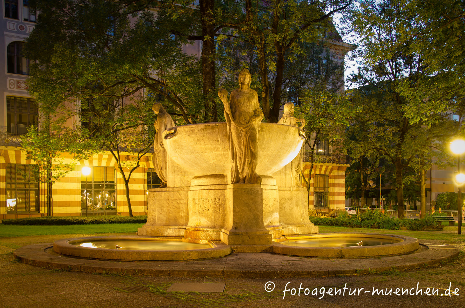 Nornenbrunnen