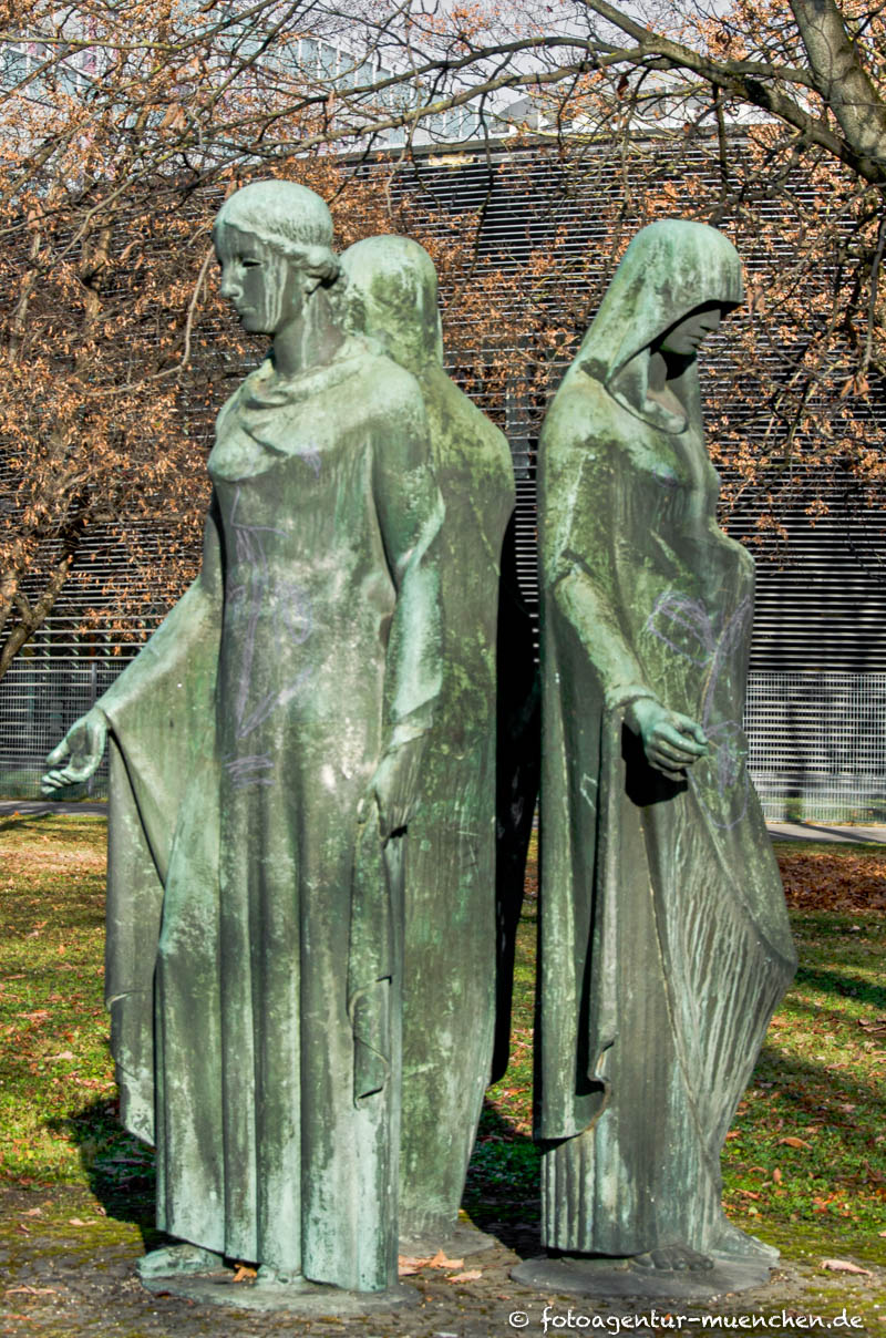 Die Trauernden – Denkmal/Kunstwerk in München