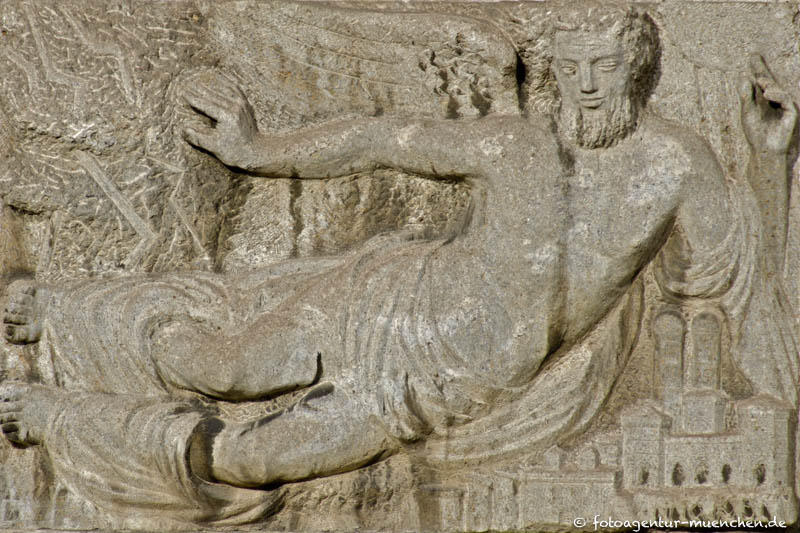 Relief »Schutz für die Stadt« – Denkmal/Kunstwerk in München