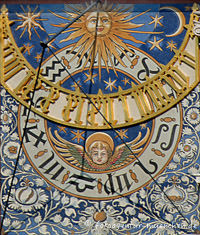 Sonnenuhr am Bayerischen Nationalmuseum – Foto aus München