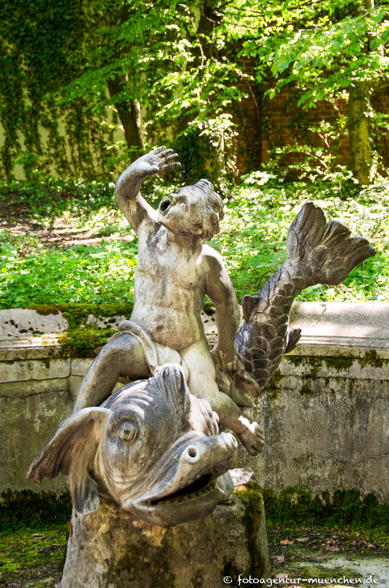 Putto auf Waller reitend – Denkmal/Kunstwerk in München