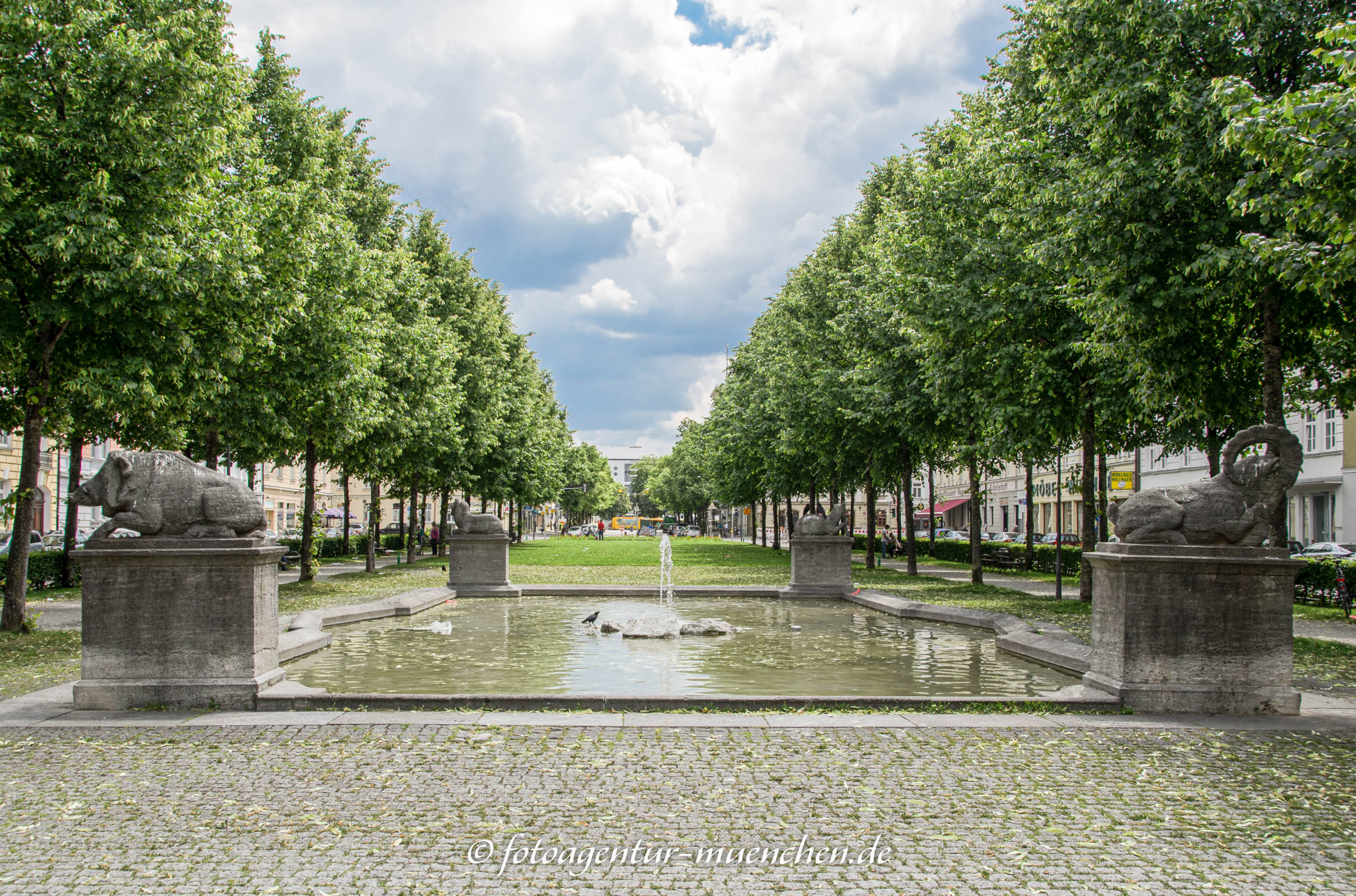 Brunnen mit jagdbaren Tieren