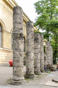 Gerhard Willhalm – Säulen hinter dem Marstall