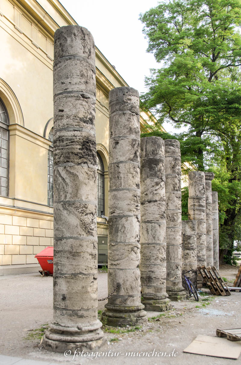 Säulen (Nationaltheater) – Denkmal/Kunstwerk in München
