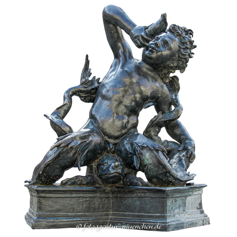 Putti mit Schildkröte – Denkmal/Kunstwerk in München