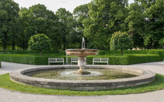 Schalenbrunnen - HOFGARTEN – Foto aus München