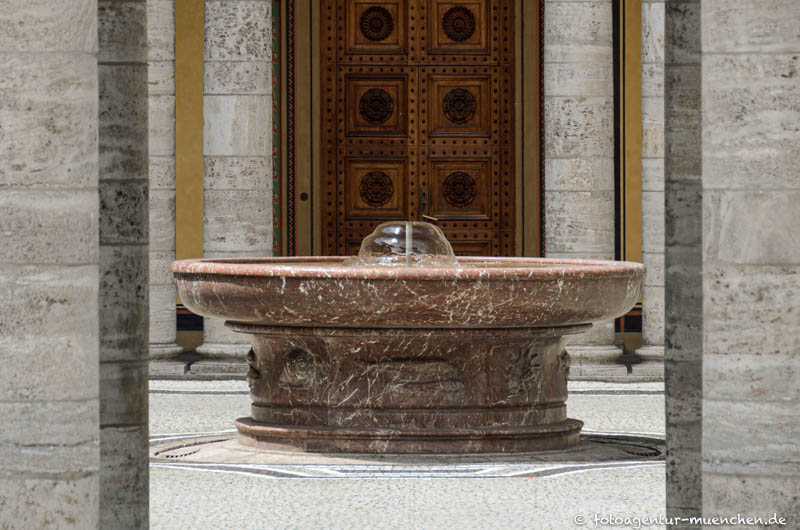 Große Brunnenschale – Denkmal/Kunstwerk in München