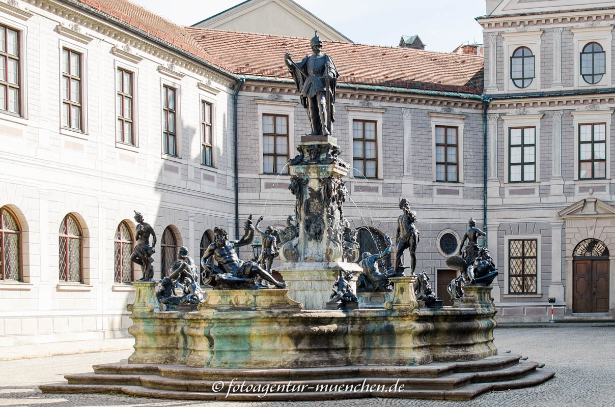 Wittelsbacher Brunnen (Residenz) – Denkmal/Kunstwerk in München