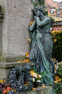 Gerhard Willhalm – Trauernde auf dem Alten Südfriedhof