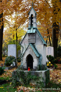 Gerhard Willhalm – Grabmal in Kirchenform