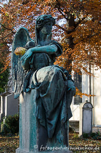 Engel mit Urne – Foto aus München