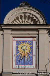 Sonnenuhr Bavariaring – Foto aus München