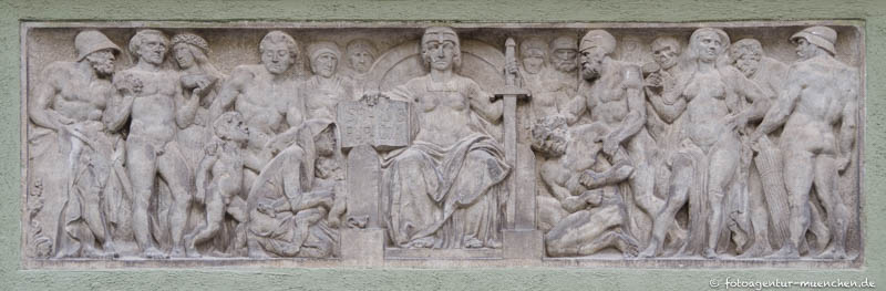 Relief - Salus Puploa – Denkmal/Kunstwerk in München